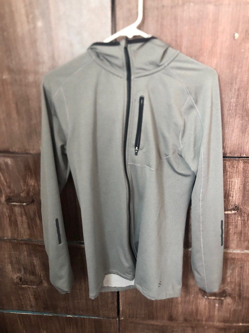 H&M running jacket (Category: Activewear) located in Las Pinas. Submitted by abramjared (Listing ID 1319168895, Image 1). Description: Good as new never worn w 17 L 25.