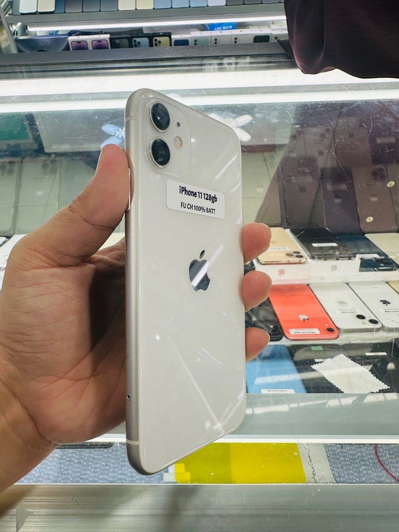 Iphone 11 128gb Dualsim FU 100% batt (Category: iPhone 11 Series) located in San Juan City. Submitted by javedsgadgetshop (Listing ID 1319264965, Image 3). Description: OPEN FOR INSTALLMENT VIA CREDIT CARD/GGIVES/SPAY/BILLEASE & SWAP/TRADE-IN! WE BUY AND SELL ( ANYKINDS OF UNIT BINIBILI PO NAMIN)! PTPA : Padelete po f bawal Quick Specs : Iphone 11 (Dualsim) •128gb •CH Variant •100% batt health •Factory Unlock •95% Smoothness •No hidden issue | No