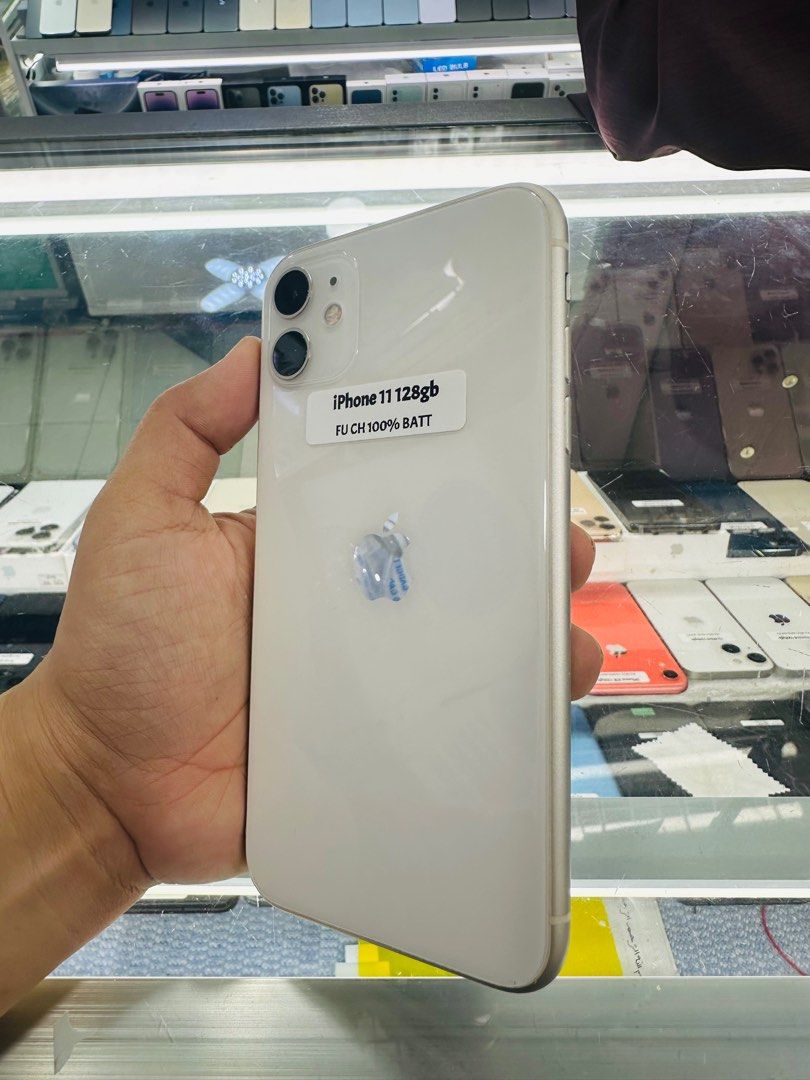 Iphone 11 128gb Dualsim FU 100% batt (Category: iPhone 11 Series) located in San Juan City. Submitted by javedsgadgetshop (Listing ID 1319264965, Image 2). Description: OPEN FOR INSTALLMENT VIA CREDIT CARD/GGIVES/SPAY/BILLEASE & SWAP/TRADE-IN! WE BUY AND SELL ( ANYKINDS OF UNIT BINIBILI PO NAMIN)! PTPA : Padelete po f bawal Quick Specs : Iphone 11 (Dualsim) •128gb •CH Variant •100% batt health •Factory Unlock •95% Smoothness •No hidden issue | No