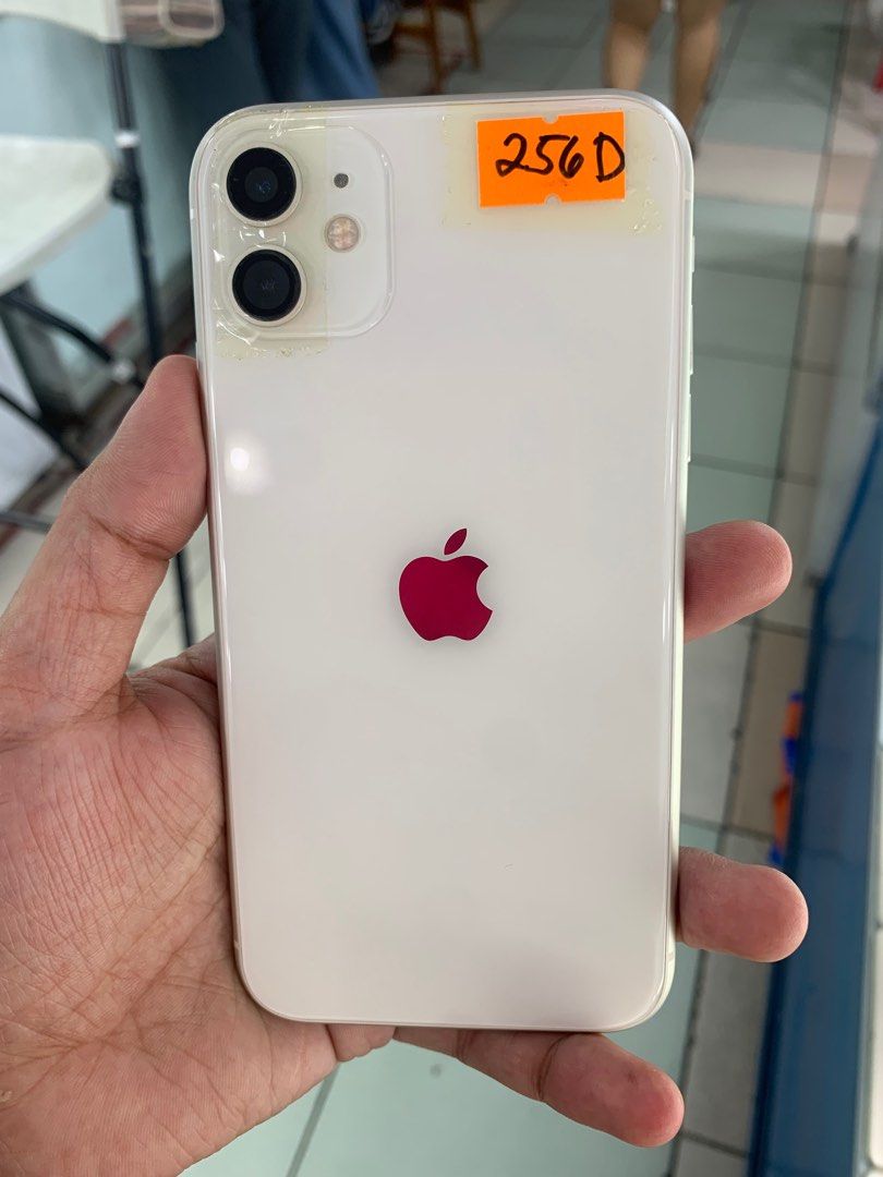 iPhone 11 (256gb) Replace LCD & Battery (Category: iPhone 11 Series) located in Manila. Submitted by arzillah (Listing ID 1319283609, Image 1). Description: iPhone 11 256gb Factory unlock Honest issue: Replace LCD and Battery Truetone Face i.d Still working Still in good condition Open for COD/COP + SF Manila area (sameday delivery) Province area (via LBC) required DP to avoid cancellations Physical store: Greenhills Shopping Center, 2ndfloor, st
