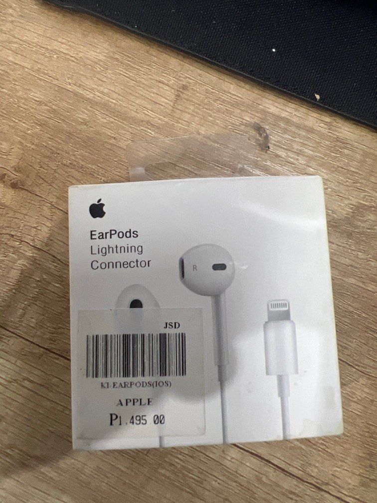 iPhone EarPods lighting connector sealed (Category: Earphones) located in Quezon City. Submitted by timoshop (Listing ID 1319199069, Image 1). Description: iPhone EarPods light nung connector Brand new sealed.