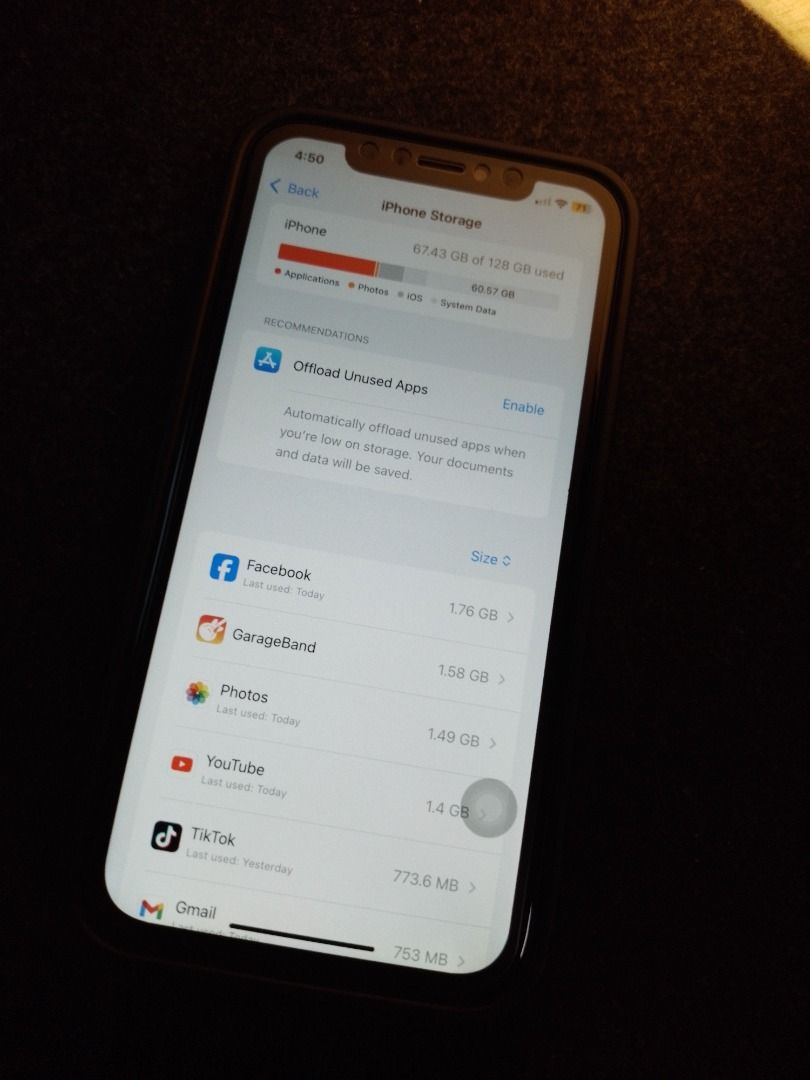 Apple iPhone XR 128 GB (Category: iPhone X Series) located in Las Pinas. Submitted by dcluttahstah (Listing ID 1319240130, Image 2). Description: Malfunctional screen replace niyo nalang Need ulit ipabypass lock to owner kasi ng icloud.