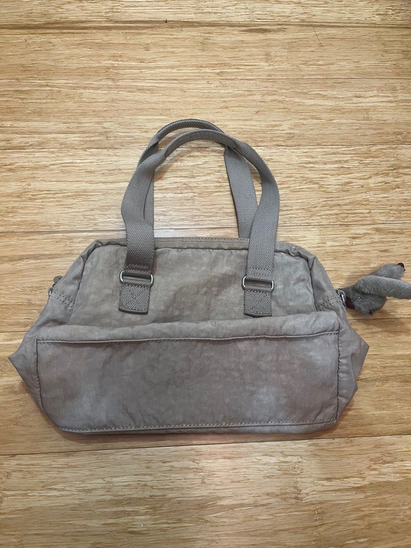 Kipling Beige Shoulder Cross Body Sling Bag (Category: Shoulder Bags) located in Quezon City. Submitted by hazpreloved (Listing ID 1319192444, Image 2). Description: Original price is 3K+ Bought this in the US, well used Quality is still great, as most kipling bags There’s slight peeling on the leather parts but barely noticeable from afar Comes with a longer strap RFS: decluttering tags: kipling longchamp coach guess kate spade backpack shoulder