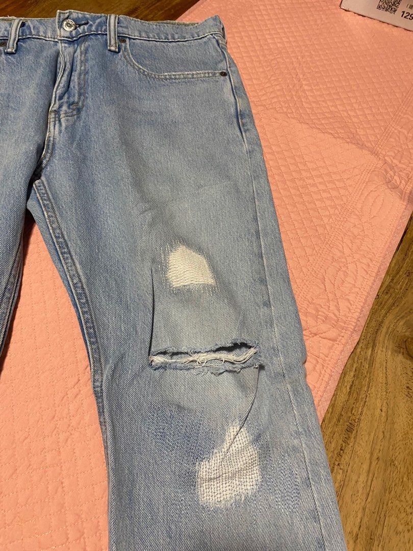 LEVI’S Ripped Jeans Men’s (Category: Jeans) located in Cavite. Submitted by astjo (Listing ID 1319302151, Image 3). Description: Original Men’s Levi’s Jeans Size 32 In very good condition GCASH Bacoor Cavite.