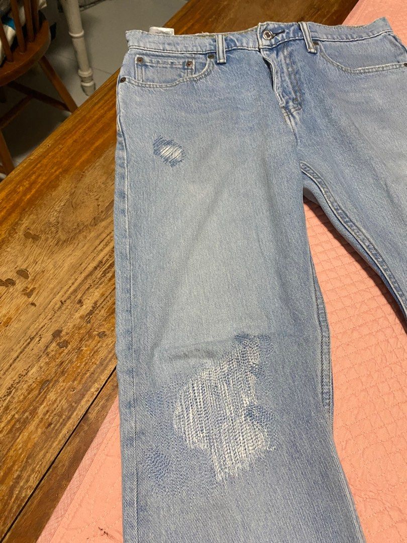 LEVI’S Ripped Jeans Men’s (Category: Jeans) located in Cavite. Submitted by astjo (Listing ID 1319302151, Image 2). Description: Original Men’s Levi’s Jeans Size 32 In very good condition GCASH Bacoor Cavite.