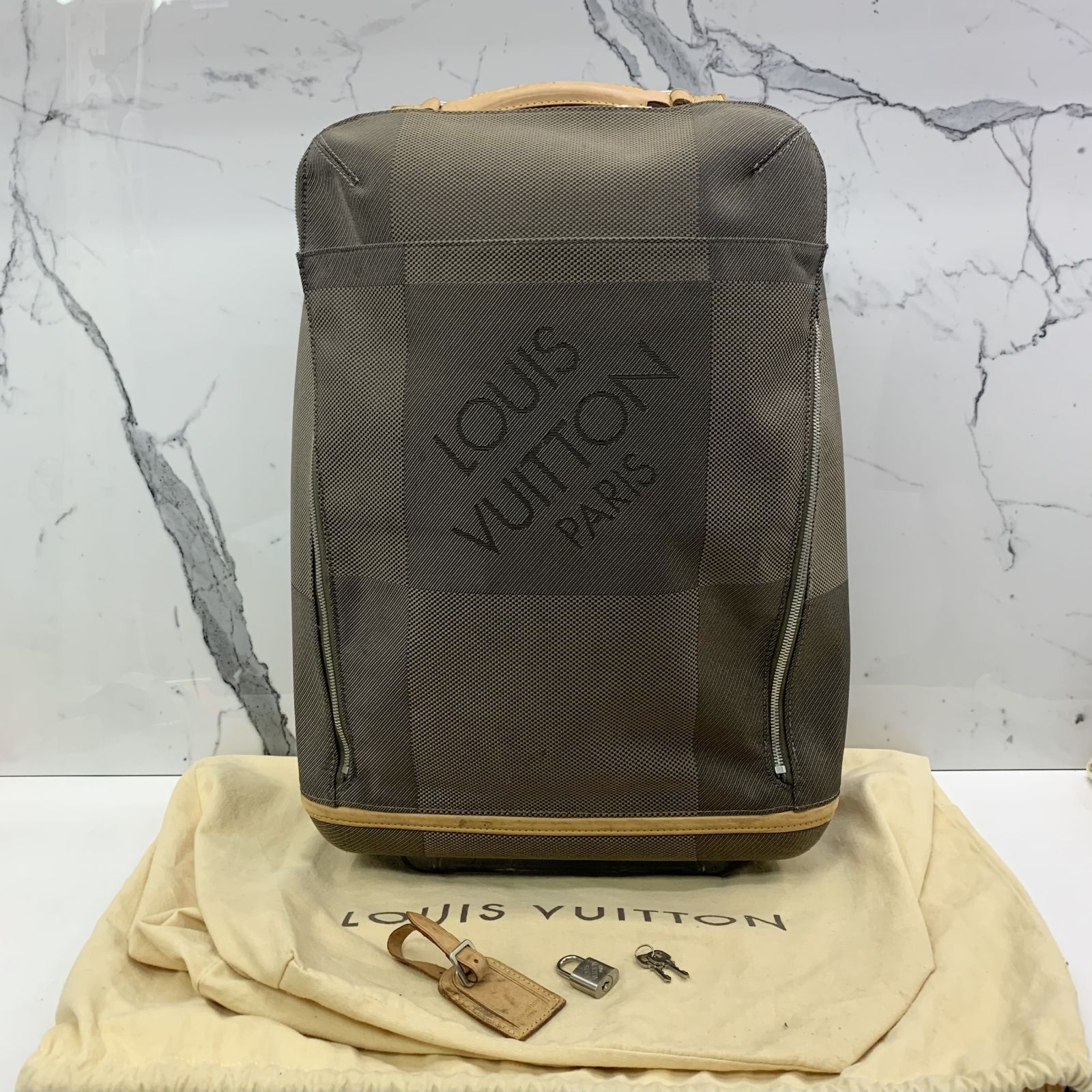 Damier luggage top