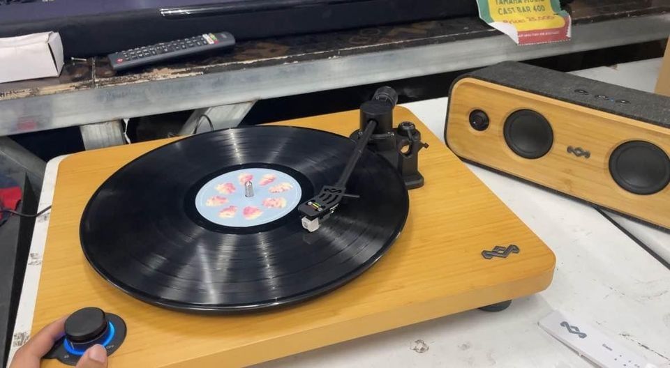 Marley Stir It Up Lux Turntable (Category: Portable Music Players) located in Muntinlupa City. Submitted by aussie.surplustore (Listing ID 1319207432, Image 2). Description: Marley Stir It Up Lux Turntable Surplus from Australia We are available online and thru our physical store located at: 👉MUNTINLUPA For more info direct message or call me: ➡️Salestaff: JANINE ➡️Number: 09480985387.