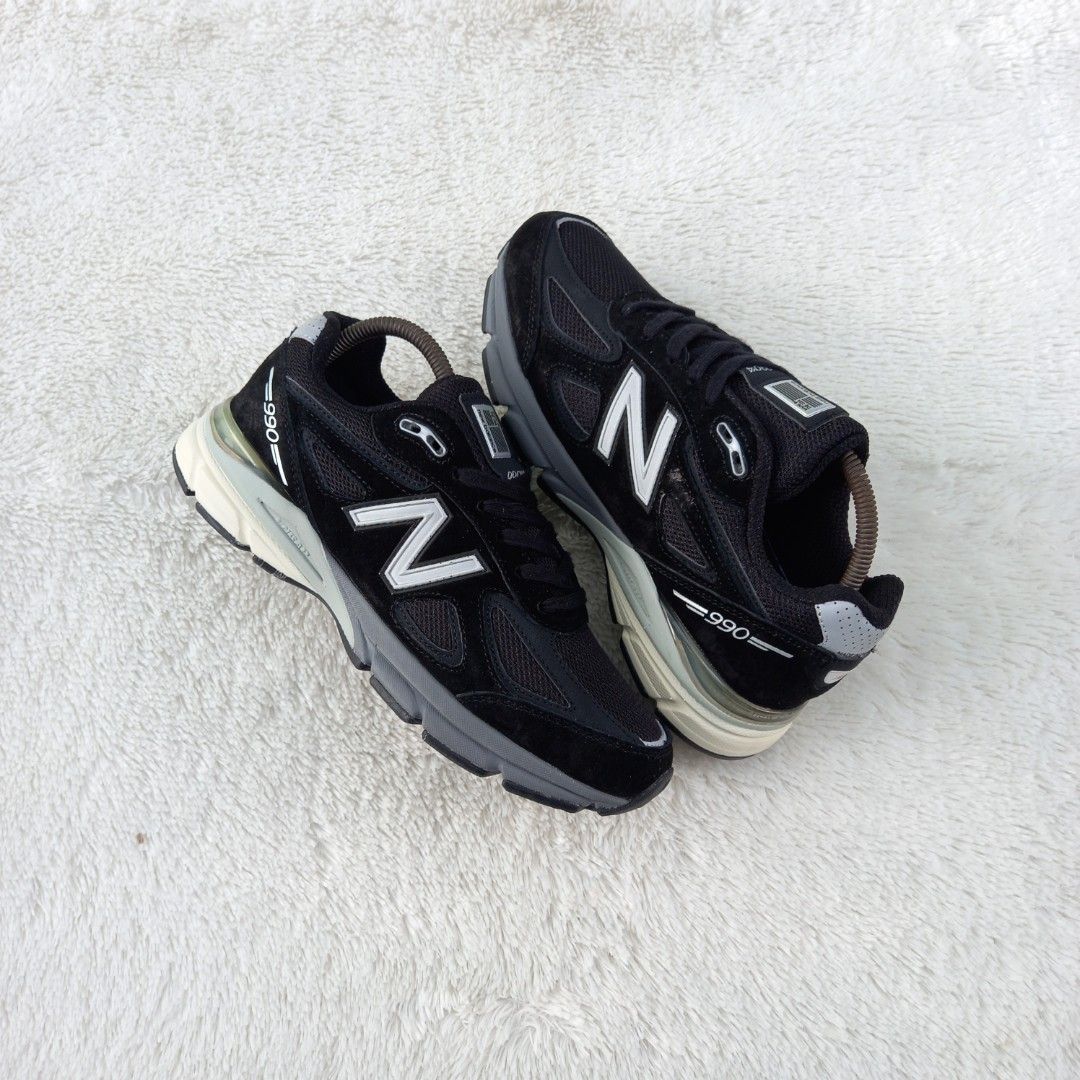 NEW BALANCE 990 V4 BLACK, Fesyen Pria, Sepatu Sneakers di Carousell