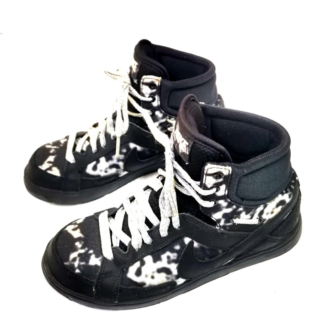 NIKE AIR TROUPE MID Women s