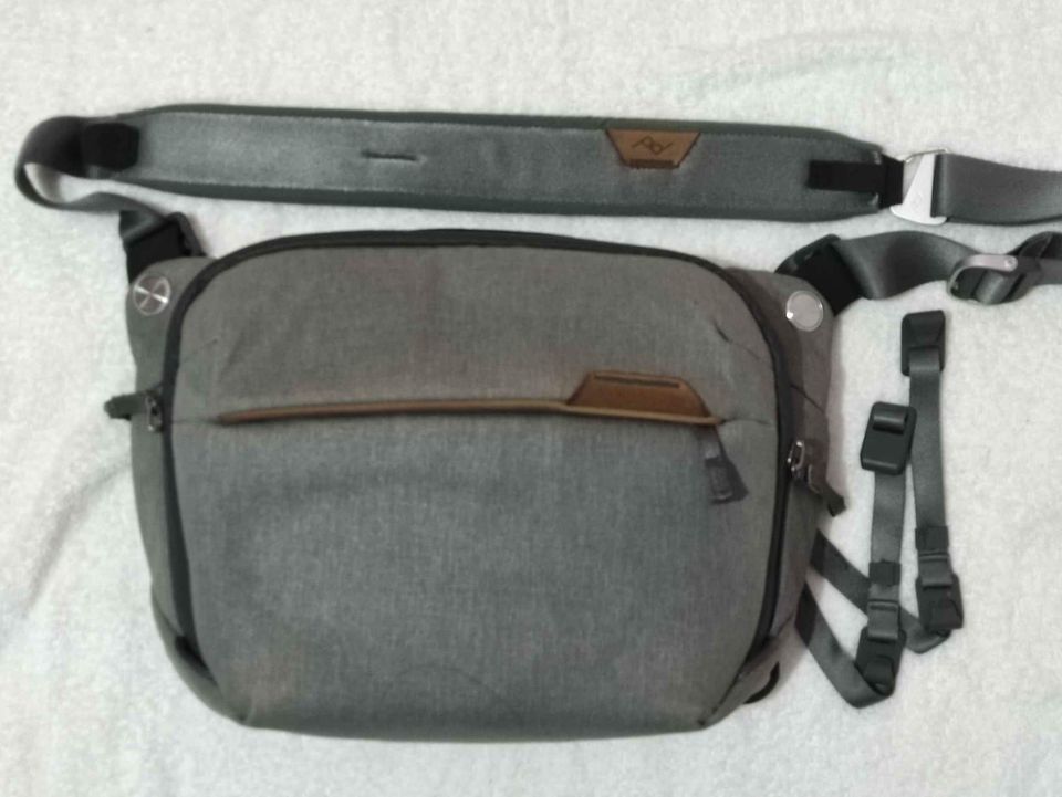Peak Design Camera Bag Everyday Sling 6L V2 (Category: Camera Bags & Carriers) located in Manila. Submitted by icebukoforsale (Listing ID 1319149360, Image 1). Description: Peak Design Camera Bag Everyday Sling 6L V2 Good condition Complete inserts Strap for tripod.