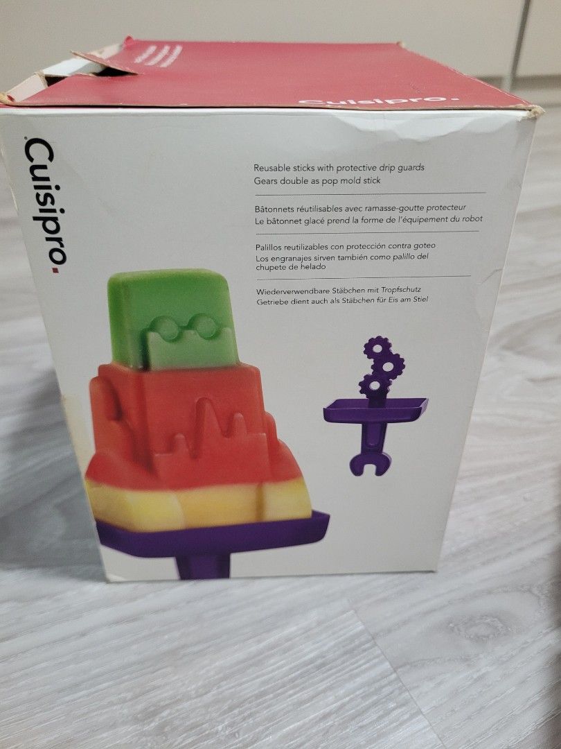 Popsicles maker (Category: Everything Else) located in Singapore. Submitted by vxi0n (Listing ID 1319300680, Image 3). Description: Create robot-shaped treats for your family. The reusable milds are easy to release and can make up to 6 frozen pops at a time. Self collection..