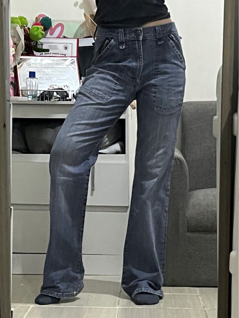 PRELOVED High waist Jeans (Category: Jeans) located in Pasig City. Submitted by amziyu (Listing ID 1319288895, Image 1). Description: size 29 on tag ! Can fit 25-27 high waist. 40 length for ref: 5’6 seller rfs : decluttering .