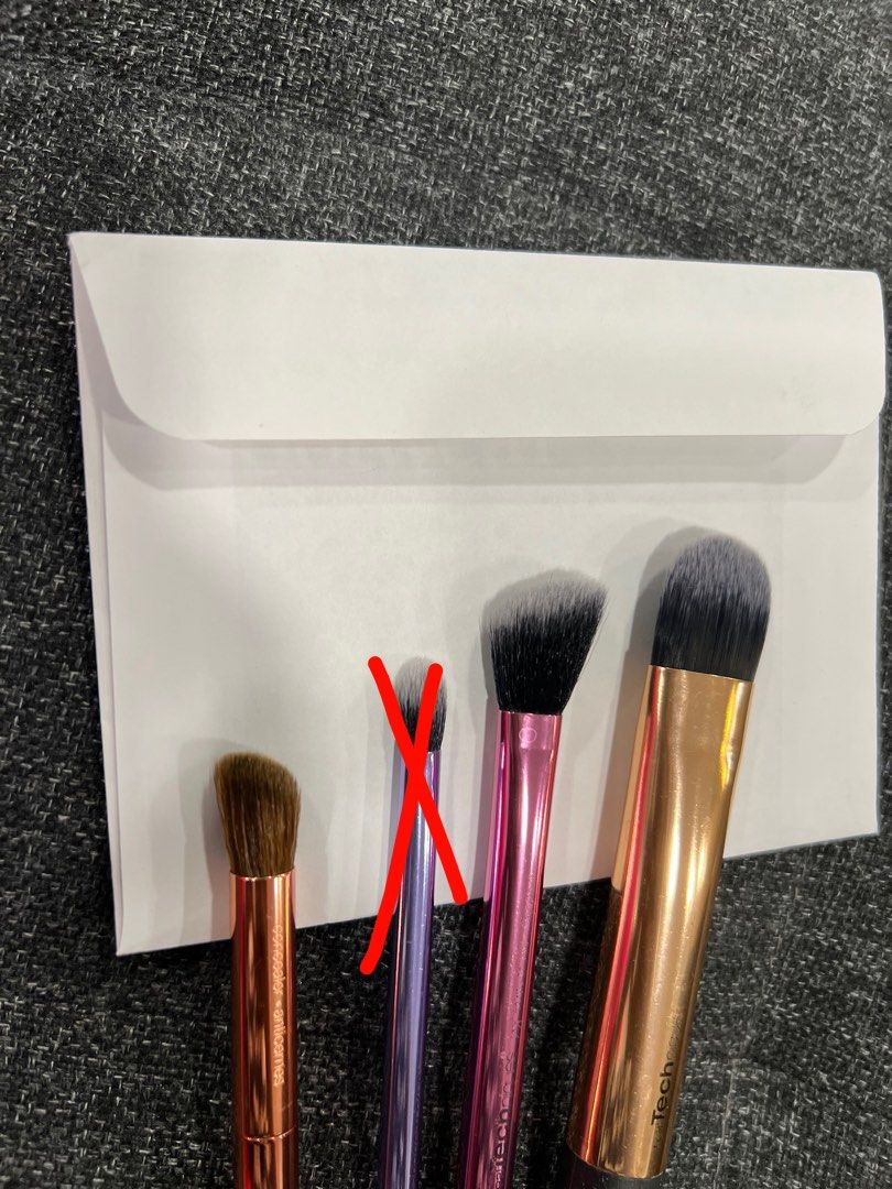 Real Techniques & Sephora makeup brushes (₱990 take all!) (Category: Makeup) located in Talibon. Submitted by ky.declutters (Listing ID 1315957901, Image 2). Description: ✨ only the handles show signs of use (but the brushes are still in perfect condition!) ✨ bought in Canada.