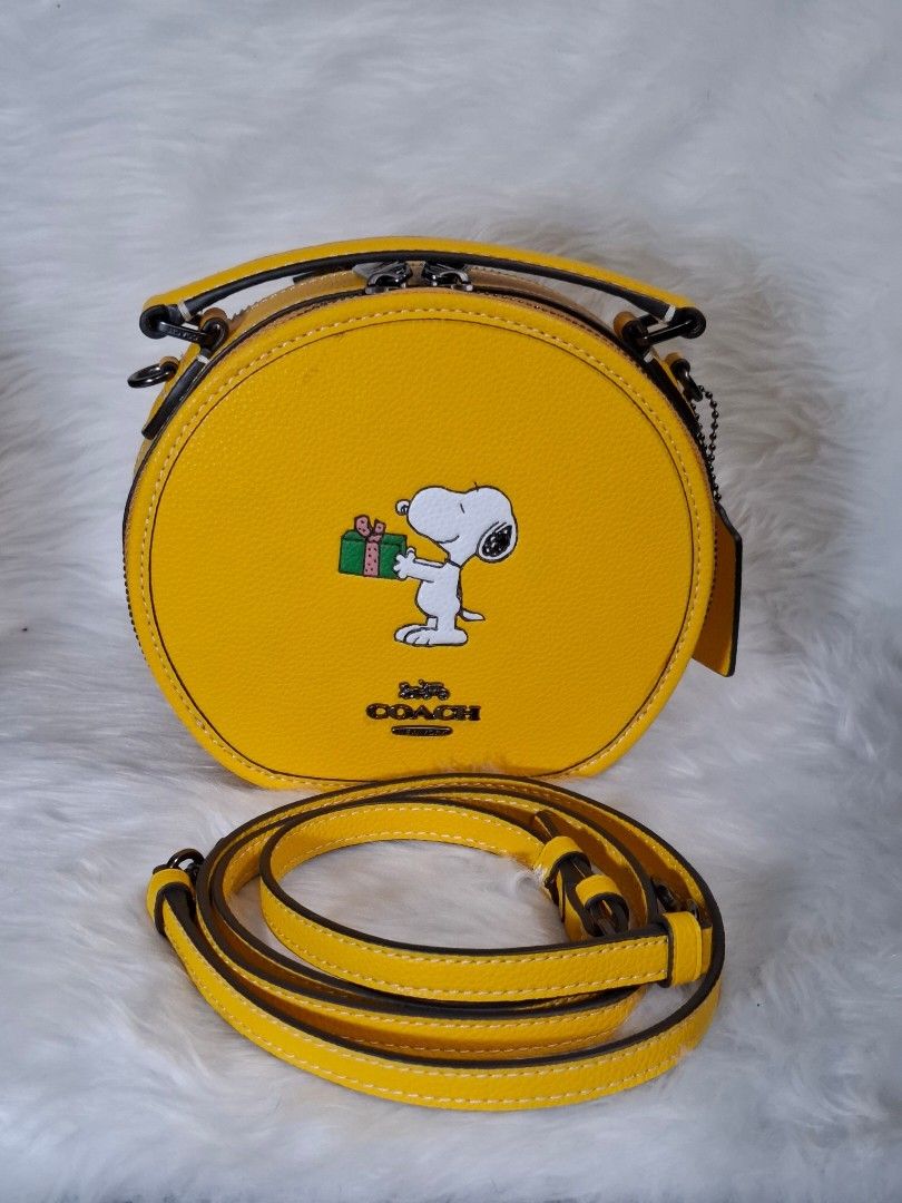 Round Bag (Category: Shoulder Bags) located in Antipolo. Submitted by swiftphoenix_21 (Listing ID 1319232513, Image 1). Description: .