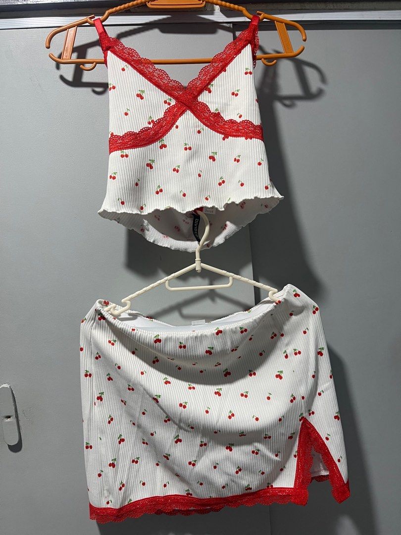 Sexy top and skirt (Category: Sets or Coordinates) located in Manila. Submitted by everythingtodeclutter (Listing ID 1319190483, Image 1). Description: used once .