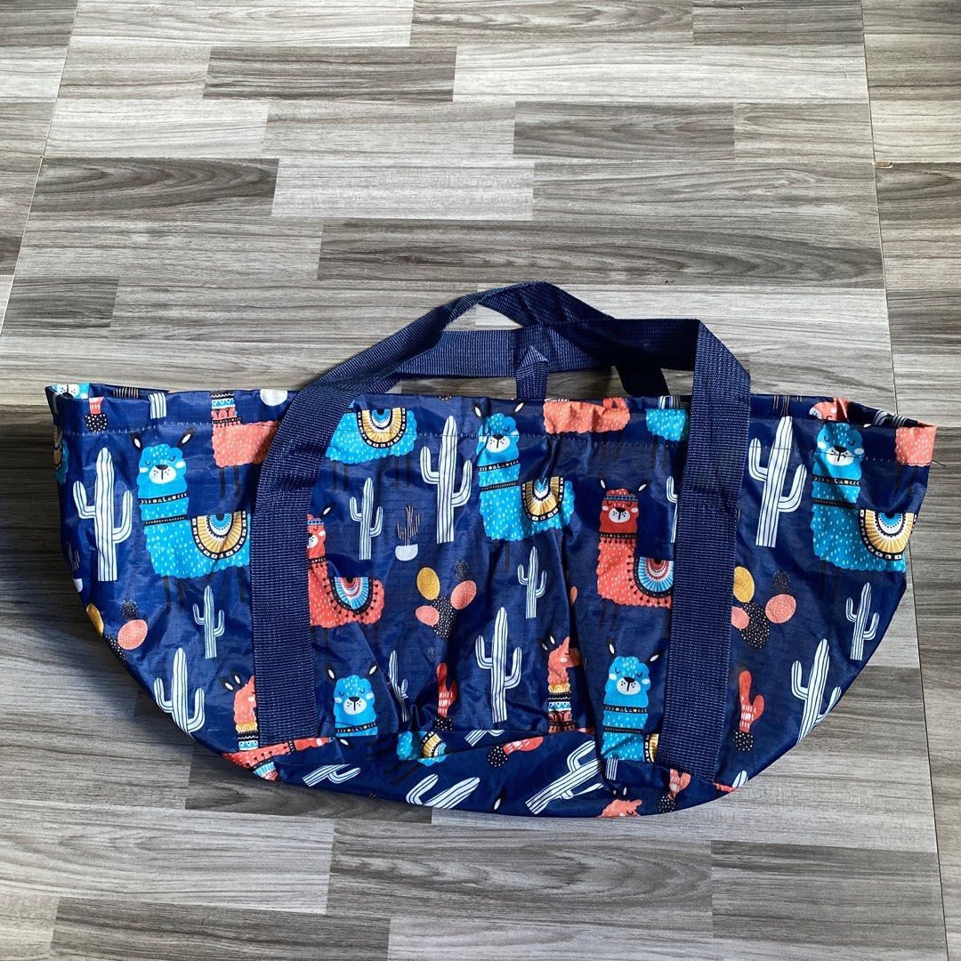 Thermal Bag Round (Category: Gift Baskets & Hampers) located in Antipolo. Submitted by marcoandpaolomerchandise (Listing ID 1319262838, Image 3). Description: GANDA NITO PA ROUND LIKE NEW AS IN MUKANG DI NAGAMIT KAPAL NG MATERIALS 400 NALANG.