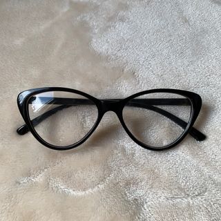 (Category: ) located in . Submitted by mcx.wardrobe (Listing ID 1297006819, Image 1). Description: .