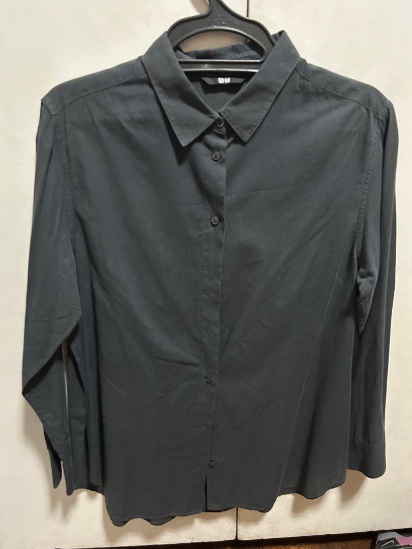Uniqlo buttondown (Category: Blouses) located in Quezon City. Submitted by projectbernice (Listing ID 1319323235, Image 1). Description: Width: 22 inches Height: 27 inches Item is as seen in photos. Item located in culiat qc. Accept payment through gcash or metrobank. Shipping through j&t and lalamove..
