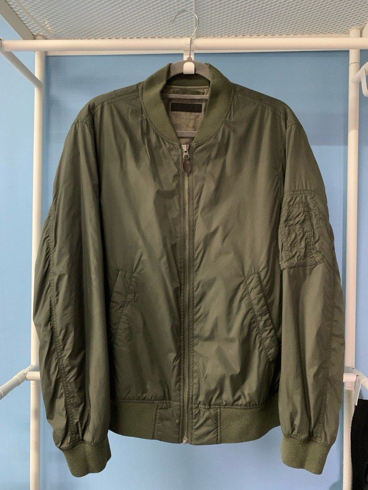 Uniqlo green bomber jacket 2025