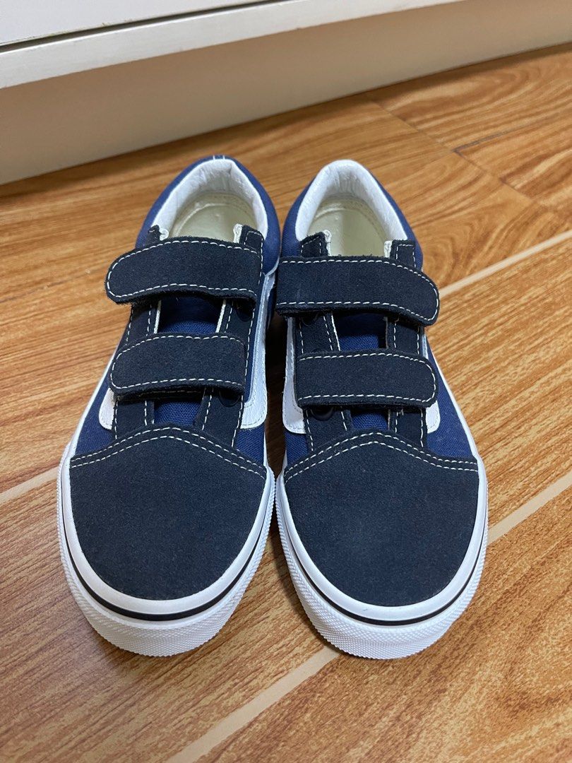 Vans Kids Old Skool V Skate Shoe (Category: Babies & Kids Fashion) located in Mexico. Submitted by kjoybernabe (Listing ID 1319254037, Image 1). Description: Authentic from US Size - 13.0 kids /18.5 cm Used once only! Without box RFS - outgrown .