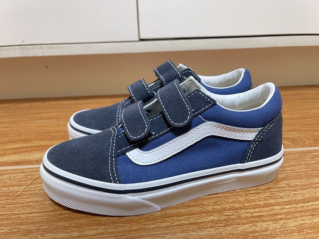 Vans Kids Old Skool V Skate Shoe (Category: Babies & Kids Fashion) located in Mexico. Submitted by kjoybernabe (Listing ID 1319254037, Image 2). Description: Authentic from US Size - 13.0 kids /18.5 cm Used once only! Without box RFS - outgrown .