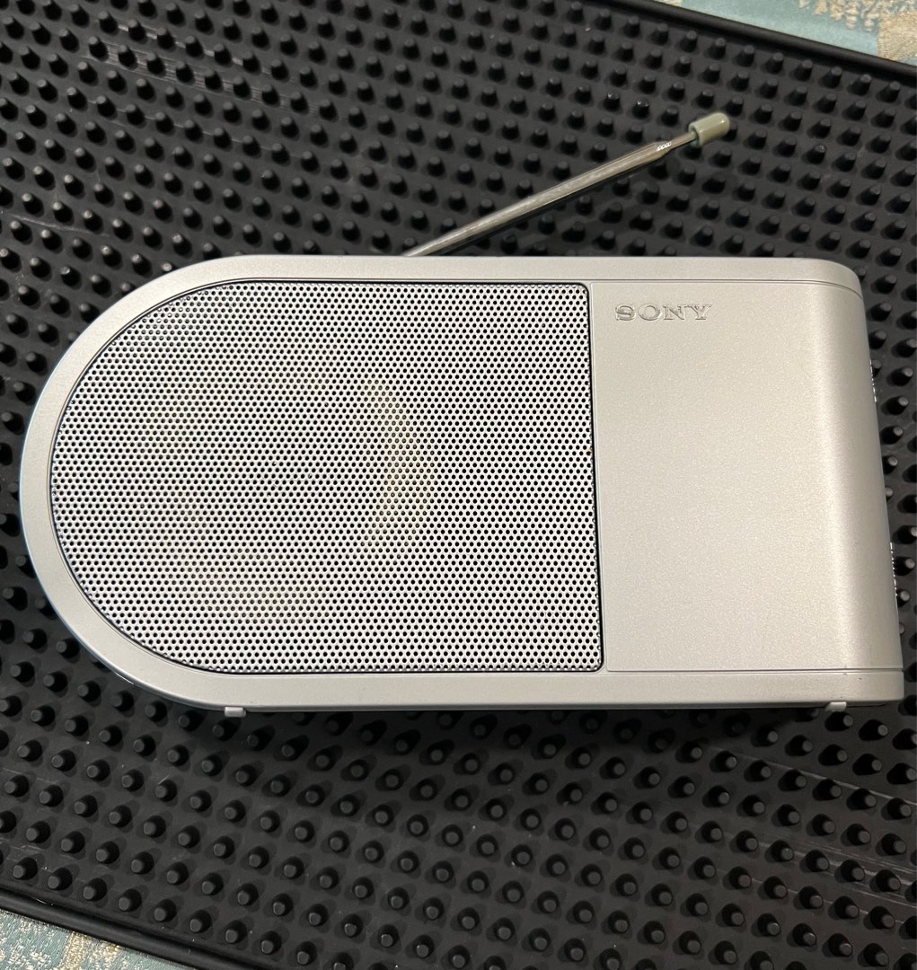 Vintage SONY AM/FM Compact Radio ICF-304 RARE collectable 4.5 adaptor ...