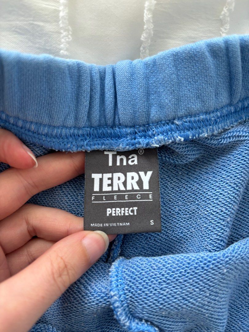 Aritzia matching blue set (Category: Clothes) located in Etobicoke. Submitted by roffeysummer (Listing ID 1319479366, Image 3). Description: Aritzia TNA fleece matching set In great condition, really cute for the summer or at home Size - small .