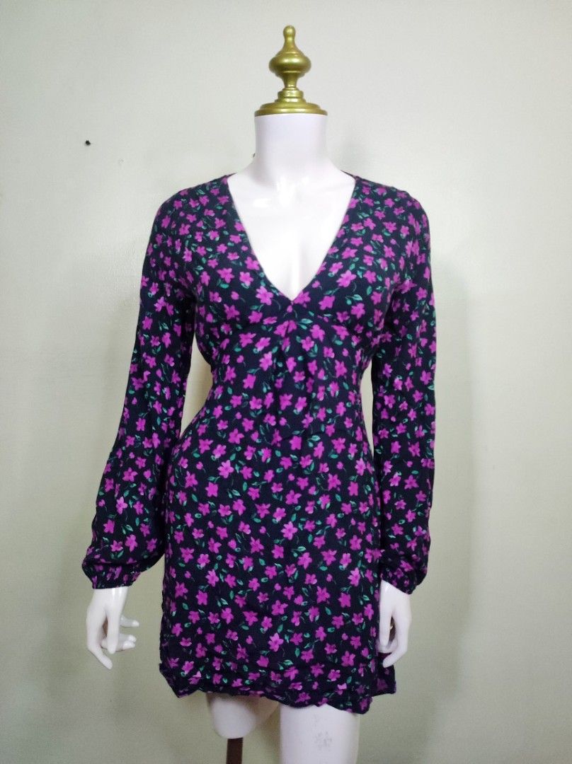 Bershka Floral Dress (Category: Dresses) located in Quezon City. Submitted by coco_1103 (Listing ID 1319480168, Image 1). Description: Very pretty in actual! unused S-M Delivery via JNT/Lalamove Gcash payment loc: BGC/Pasig.