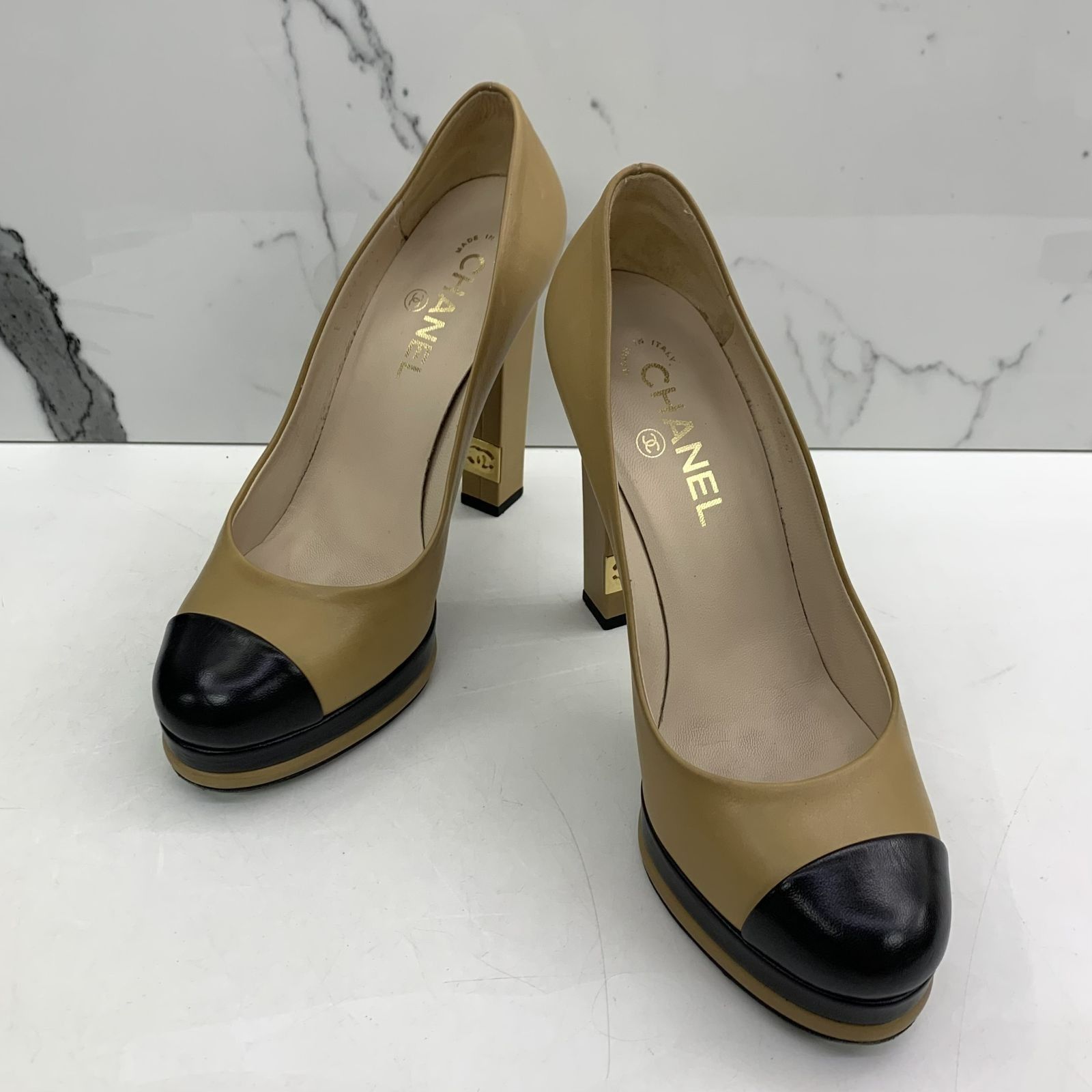 CHANEL G29251 BEIGE AND BLACK PLATFORM COCO MARK 39 HEELS 247038854 AL