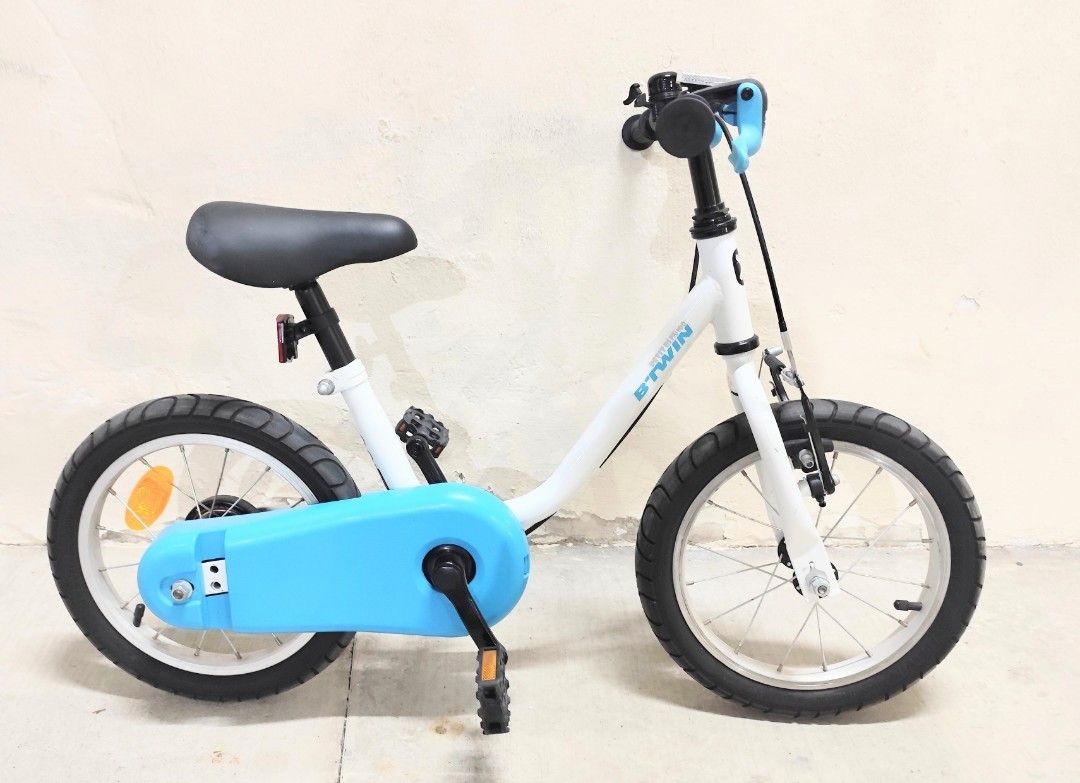 Decathlon Btwin petite bleu bicycle mountain bike mtb hardtail mtb kids bicycle kids bike children bicycle