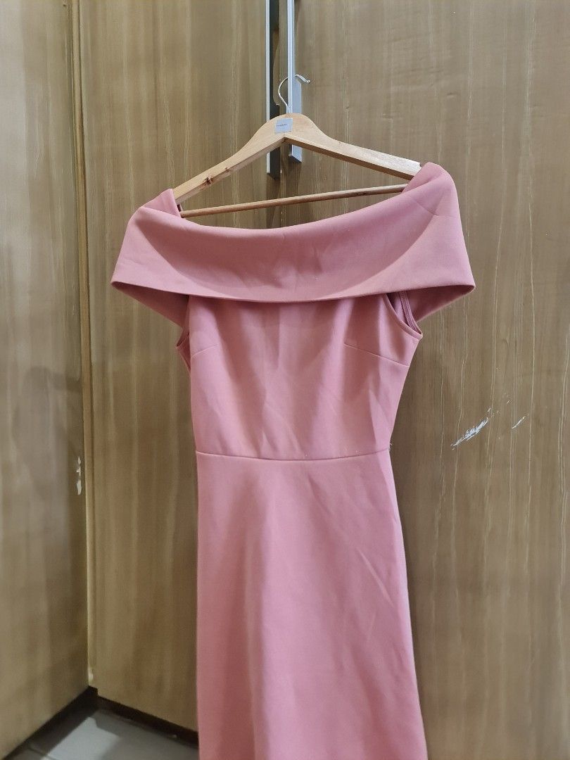 Formal Dress (Category: Evening dresses & gowns) located in Quezon City. Submitted by fp332 (Listing ID 1319515710, Image 2). Description: Fits Small to Medium. Used once for an event..