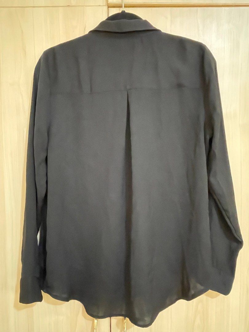 H&M Black Formal Blouse - Longsleeved (Category: Longsleeves) located in Cebu City. Submitted by userper (Listing ID 1319362489, Image 3). Description: H&M Formal Blouse Black Longsleeved Size US 12 .