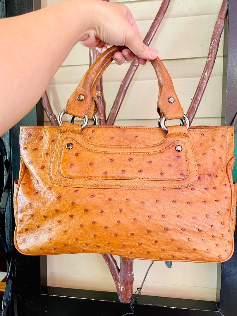 Hormiga Cognac Bag (Category: Luxury Bags & Wallets) located in Muntinlupa City. Submitted by phbudgetluxuryfinds (Listing ID 1319345418, Image 1). Description: Authentic Hormiga Bag 💯 H:7.5 inches L:13.5 inches 3 compartment and 2 slip pockets inside Magnetic lock Preloved with no damage Expect Leather oxidation in some parts .