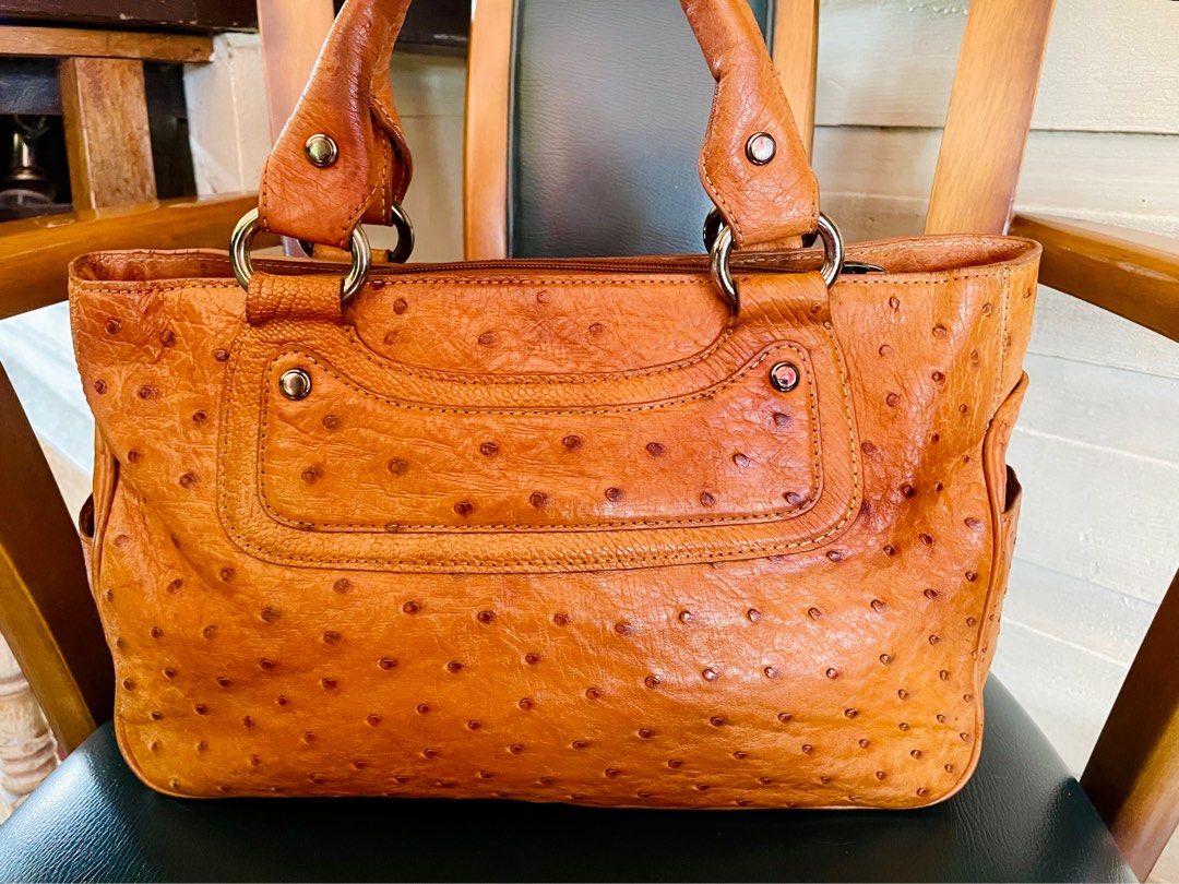 Hormiga Cognac Bag (Category: Luxury Bags & Wallets) located in Muntinlupa City. Submitted by phbudgetluxuryfinds (Listing ID 1319345418, Image 2). Description: Authentic Hormiga Bag 💯 H:7.5 inches L:13.5 inches 3 compartment and 2 slip pockets inside Magnetic lock Preloved with no damage Expect Leather oxidation in some parts .