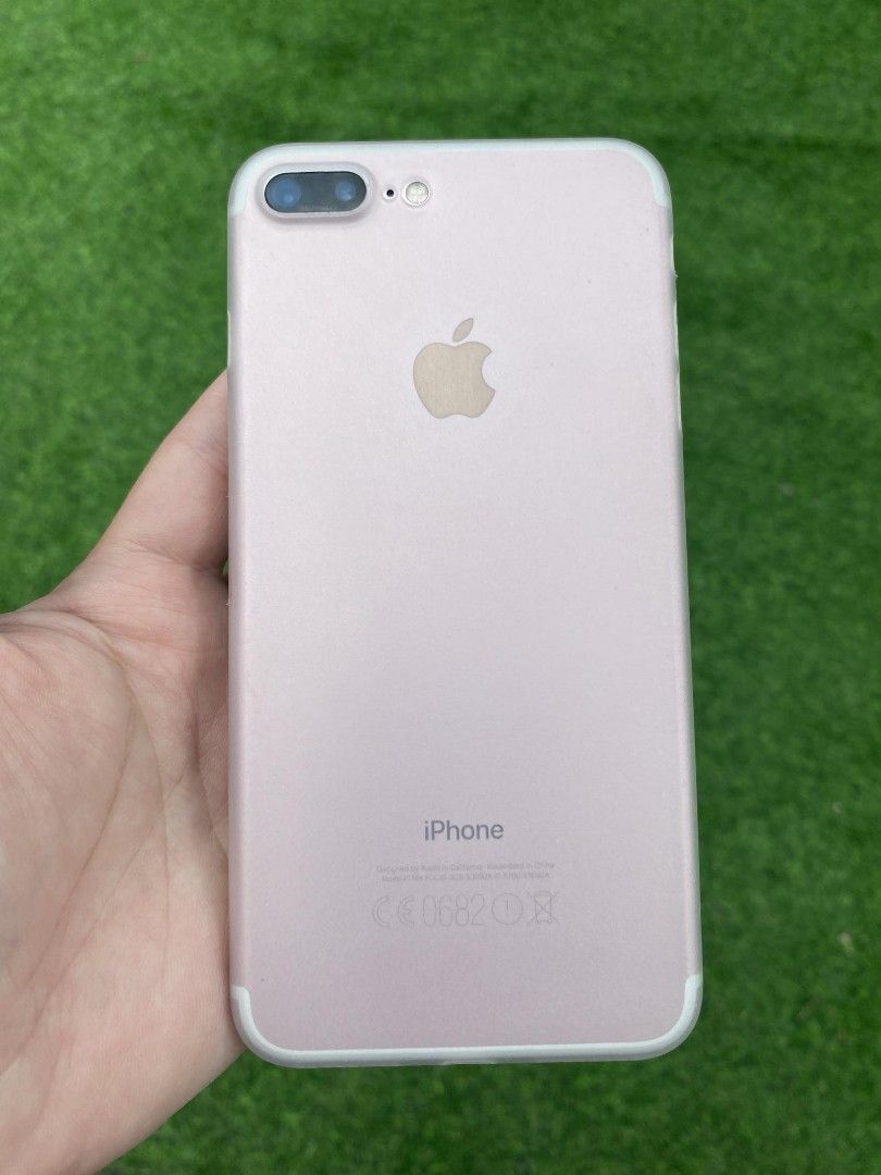 iPhone 7 Plus 32Gb rose gold (Category: iPhone 7 Series) located in Cebu City. Submitted by adon3s (Listing ID 1319379568, Image 1). Description: unit and replacement charger only. Globe locked. 70% battery life and never opened..