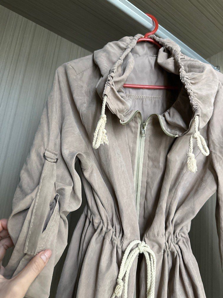Jacket (Category: Coats, Jackets and Outerwear) located in Singapore. Submitted by jg9898 (Listing ID 1319425123, Image 3). Description: .