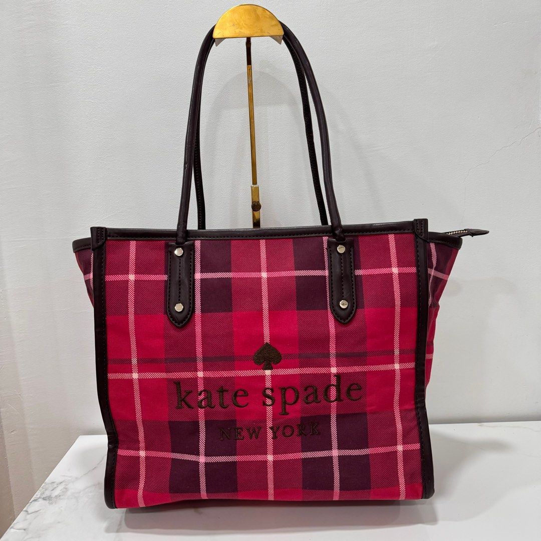 KATE SPADE (Category: Luxury Bags & Wallets) located in Daraga. Submitted by luxbicolph (Listing ID 1319480243, Image 1). Description: .