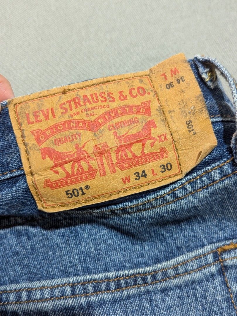 Levi's 501 Original for Men (Category: Jeans) located in Pasig City. Submitted by eldiyu (Listing ID 1319510296, Image 2). Description: Button fly Size 34.