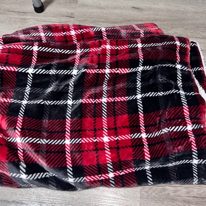 Life comfort plush blanket top