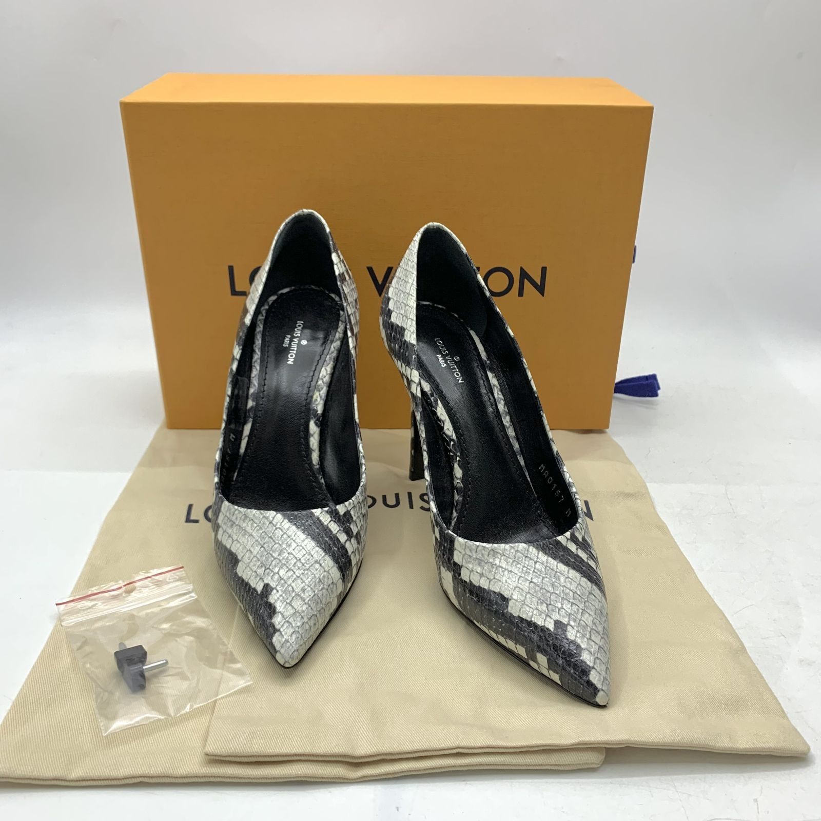 LOUIS VUITTON BLACK WHITE PYTHON SNAKE SKIN 38 HEELS 247038858 WE