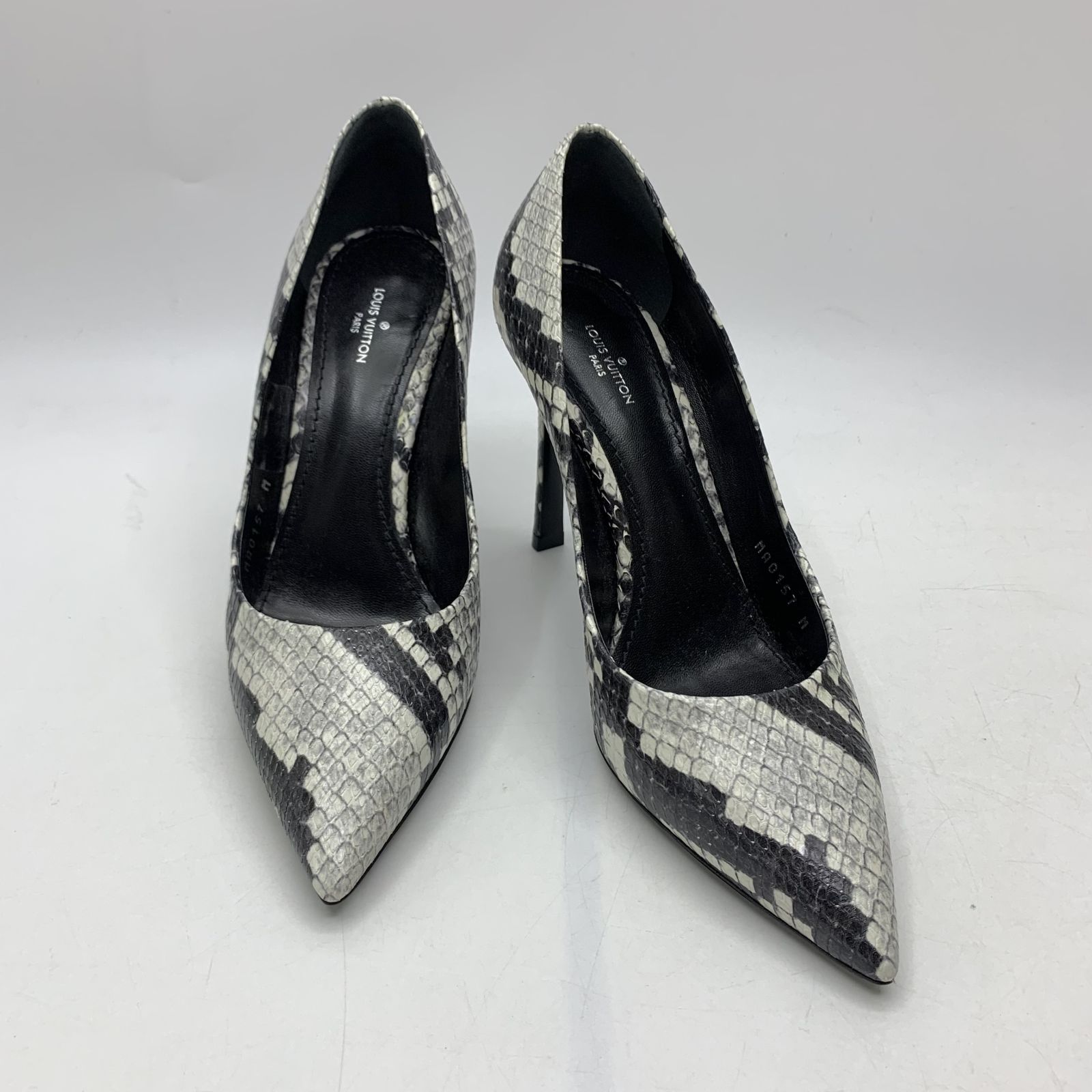 LOUIS VUITTON BLACK WHITE PYTHON SNAKE SKIN 38 HEELS 247038858 WE