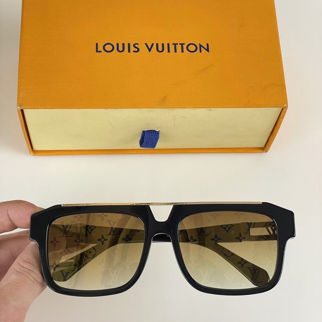 LOUIS VUITTON Sunglasses For Unisex Colour Available Model: Z1801E