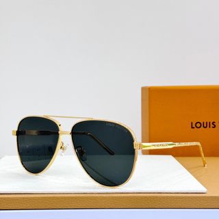 (Category: ) located in . Submitted by sunglasses.versionsale (Listing ID 1319369306, Image 1). Description: .