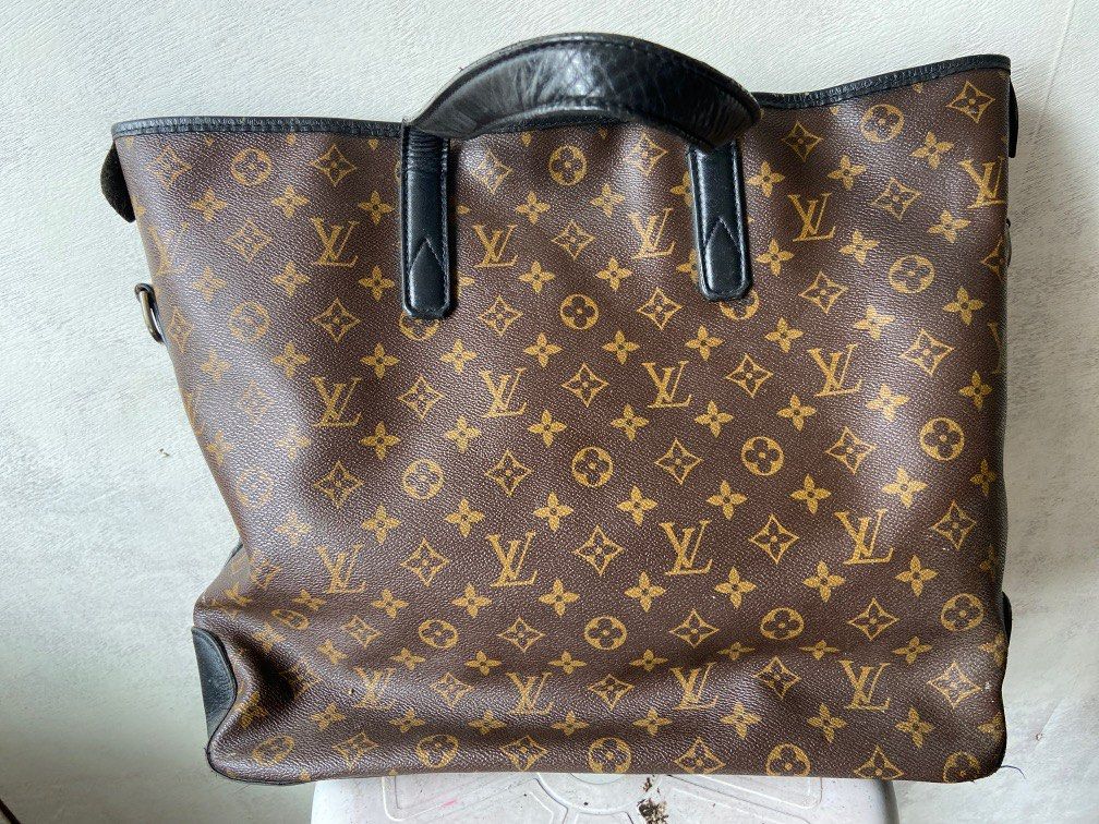 Lv monogram tote bag (Category: Luxury Bags & Wallets) located in Manila. Submitted by freddiectable (Listing ID 1319348097, Image 3). Description: Repainted lv monogram tote bag in medium/large size with three small compartments inside best for your money, cards and pens. Price are still negotiable and just drop message to us..