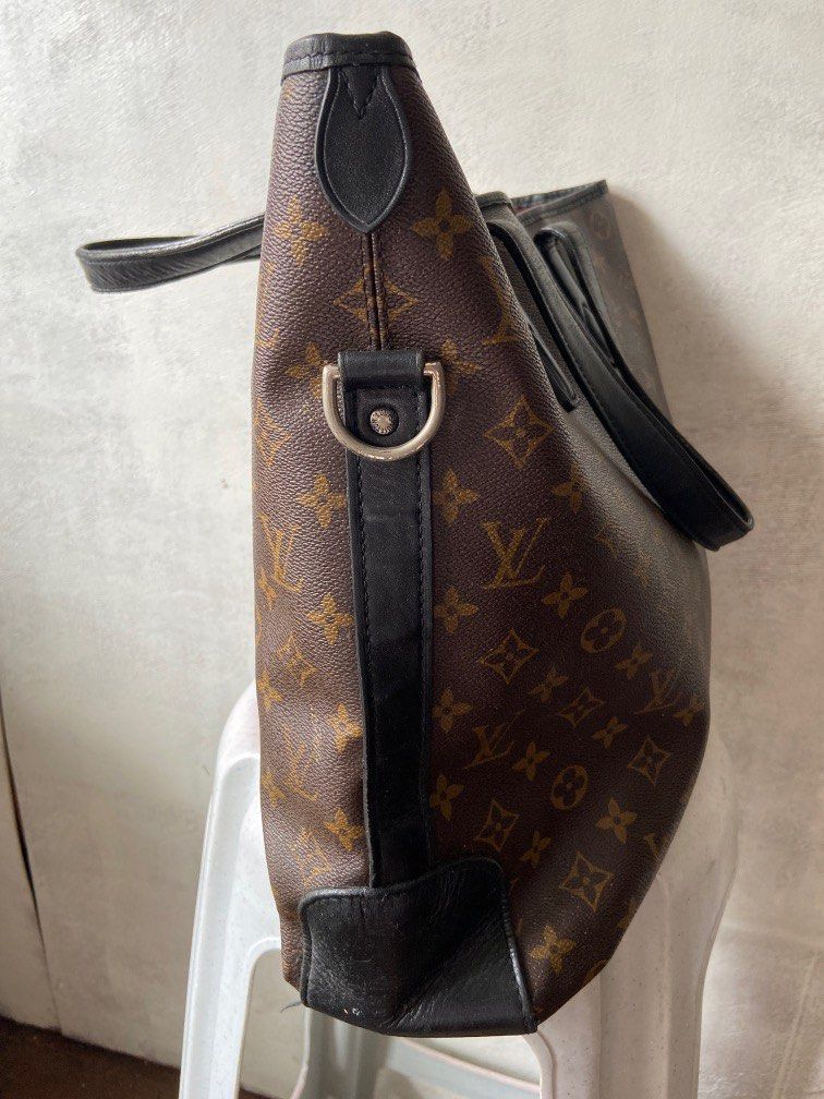 Lv monogram tote bag (Category: Luxury Bags & Wallets) located in Manila. Submitted by freddiectable (Listing ID 1319348097, Image 2). Description: Repainted lv monogram tote bag in medium/large size with three small compartments inside best for your money, cards and pens. Price are still negotiable and just drop message to us..