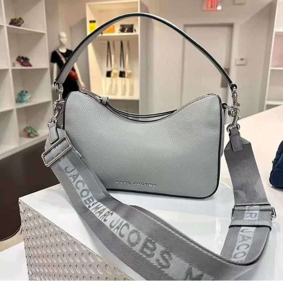 Marc jacob drifter large (Category: Luxury Bags & Wallets) located in Quezon City. Submitted by handpickerbag (Listing ID 1319497081, Image 1). Description: original and new.