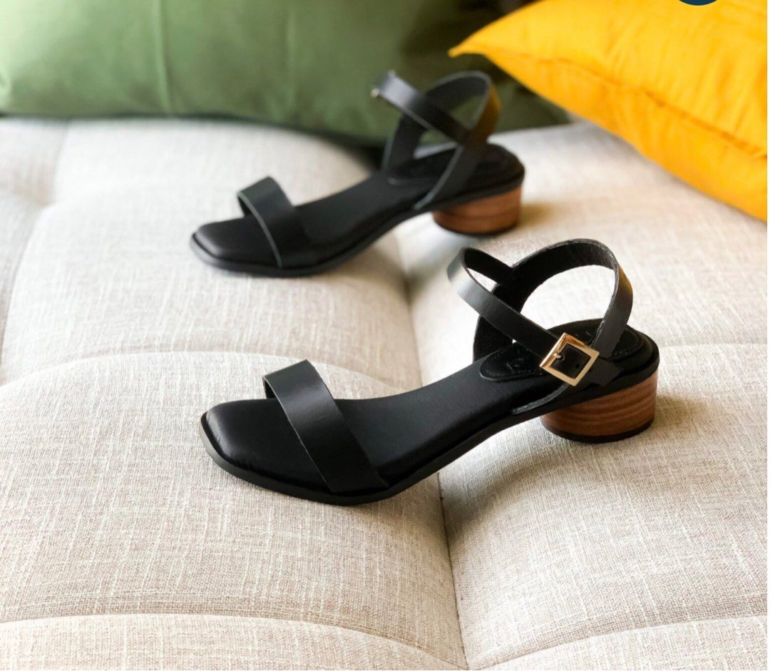 Meraniel Leather Black Sandals (Category: Flats & Sandals) located in Quezon City. Submitted by prelovedbylulu__ (Listing ID 1319417110, Image 1). Description: RFS: too big on me 🥲 Very comfy and good quality, would otherwise keep this instead Best fits size 6.5-7 - 1.5” genuine leather stack heels - All genuine leather - Genuine leather upper straps and lining - Genuine leather insoles - Double padded soft insoles for maximum comfort - Scratch 