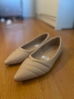 (Category: ) located in . Submitted by shopprelovedxisabel (Listing ID 1319354598, Image 1). Description: .