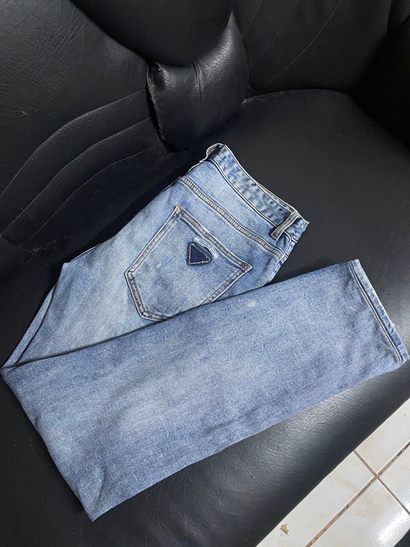 Jeans triangle logo clearance