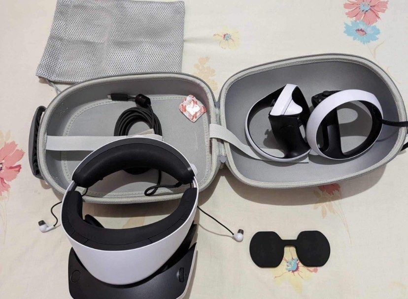 Ps VR 2 FOR SALE!!! (STILL NEGOTIABLE!!!) (Category: In-Game Products) located in Makati City. Submitted by bananayaa (Listing ID 1319351349, Image 2). Description: Barely used and good as new - comes with lens cover and carrying bag -rfs: motion sickness - no issues - bought for 900 sgd Mode of payment and delivery - lalamove (gcash) - can do meet up as well.